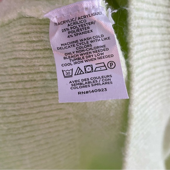 Loft, light lime green soft sweater, Size M, never worn - Picture 3 of 3